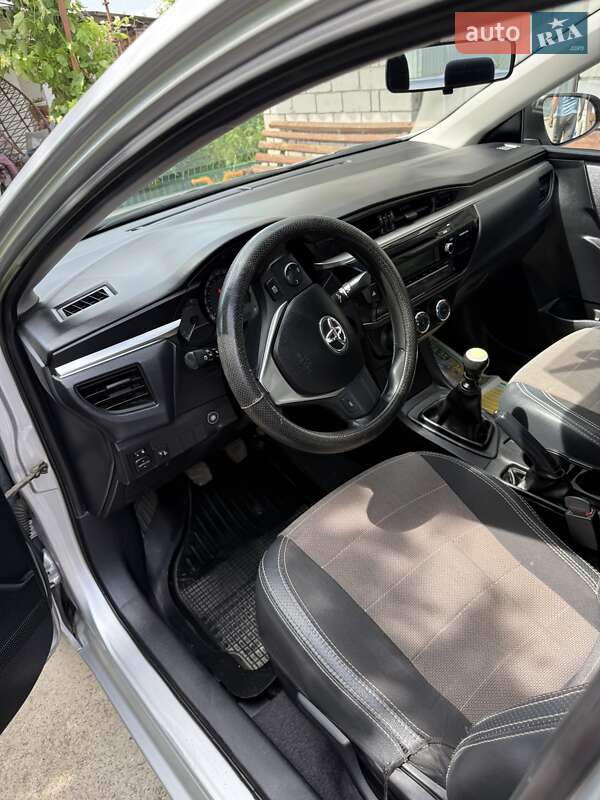 Хетчбек Toyota Corolla 2013 в Полтаві