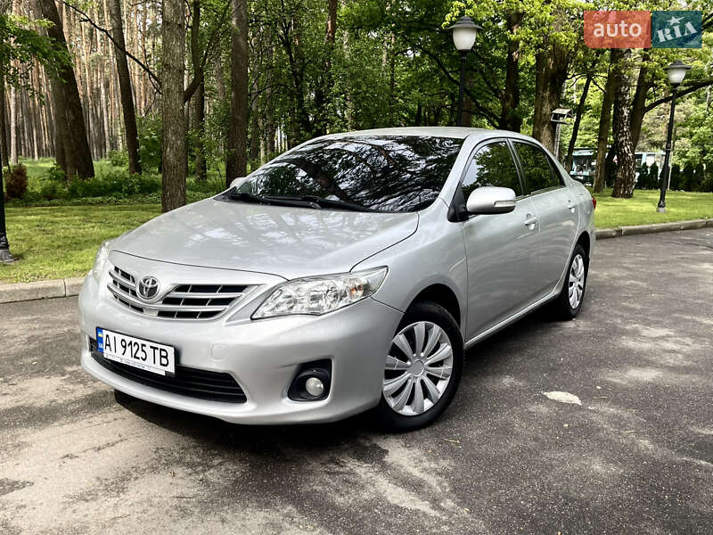 Седан Toyota Corolla 2010 в 