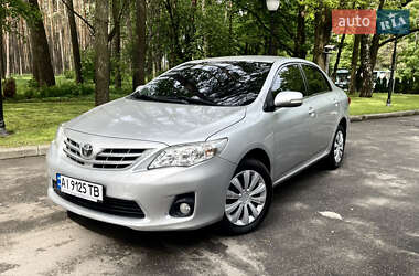 Седан Toyota Corolla 2010 в 