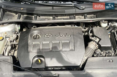 Седан Toyota Corolla 2010 в 