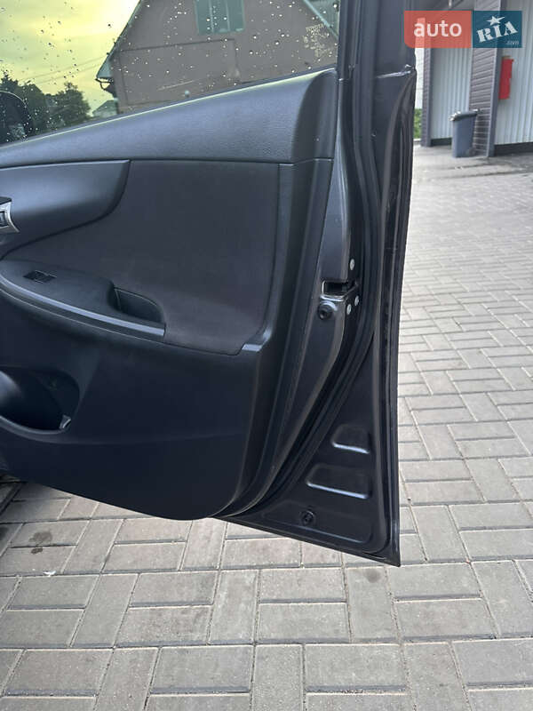 Седан Toyota Corolla 2008 в Лозовій