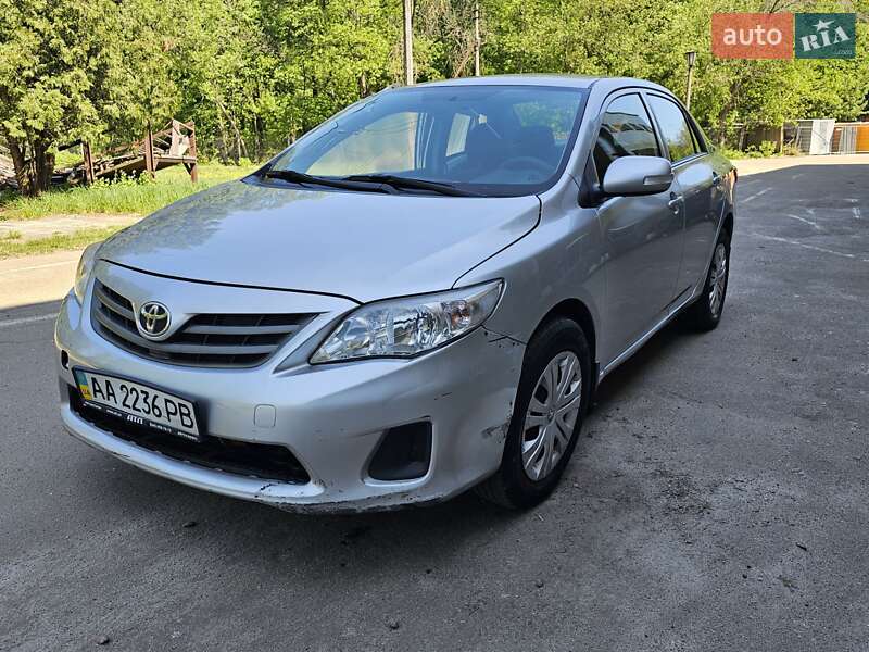 Седан Toyota Corolla 2011 в Києві