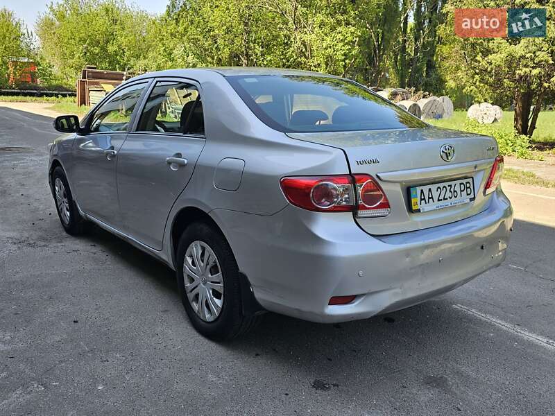 Седан Toyota Corolla 2011 в Києві