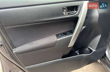 Седан Toyota Corolla 2017 в 