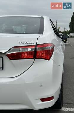Седан Toyota Corolla 2015 в 