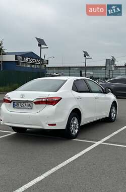 Седан Toyota Corolla 2015 в 