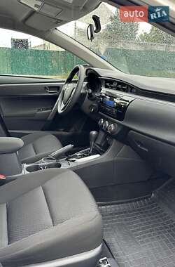 Седан Toyota Corolla 2015 в 