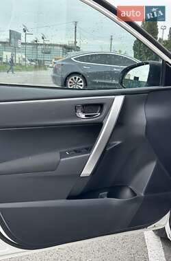 Седан Toyota Corolla 2015 в 