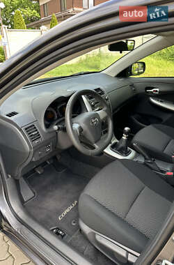 Седан Toyota Corolla 2010 в 