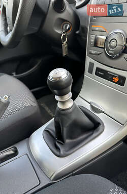 Седан Toyota Corolla 2010 в 