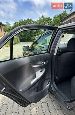 Седан Toyota Corolla 2010 в 