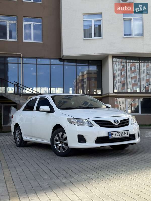Седан Toyota Corolla 2011 в Тернополе
