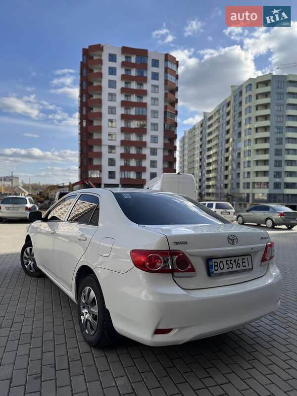 Седан Toyota Corolla 2011 в Тернополе