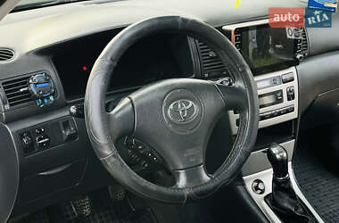 Хетчбек Toyota Corolla 2002 в 