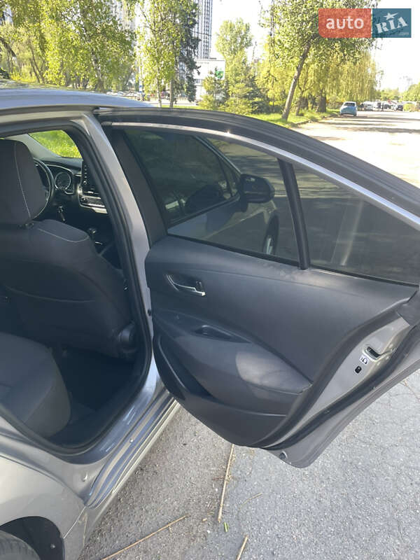 Седан Toyota Corolla 2019 в Киеве
