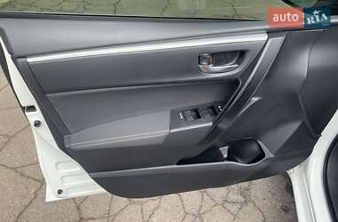 Седан Toyota Corolla 2017 в 