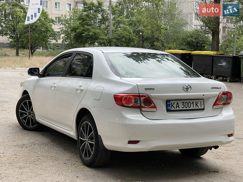 Седан Toyota Corolla 2012 в Сумах