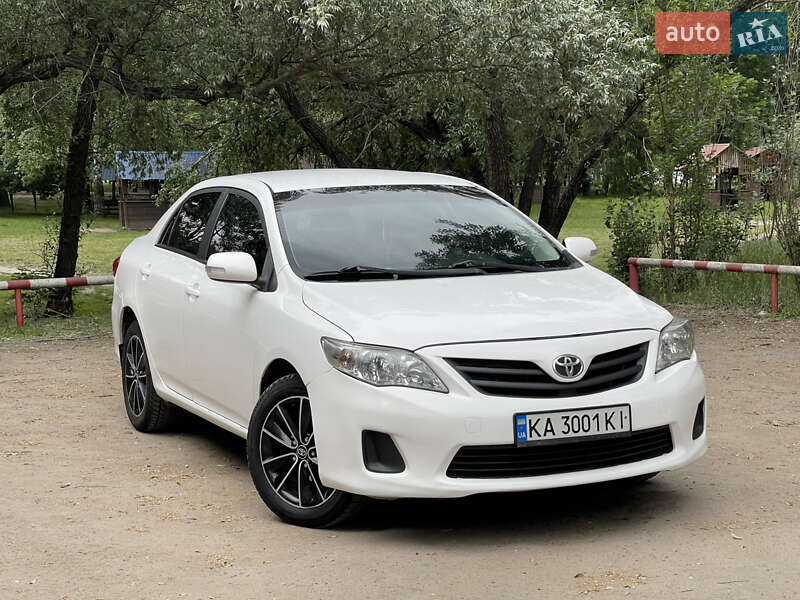 Седан Toyota Corolla 2012 в Сумах