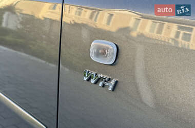 Хэтчбек Toyota Corolla 2003 в 