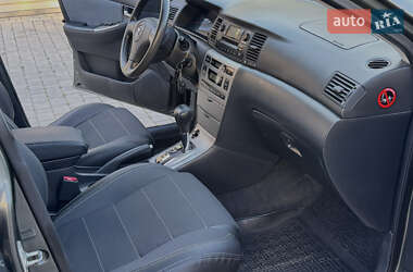 Хэтчбек Toyota Corolla 2003 в 