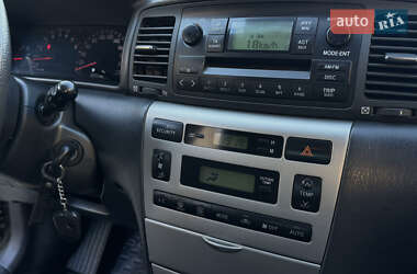 Хэтчбек Toyota Corolla 2003 в 