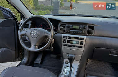 Хэтчбек Toyota Corolla 2003 в 