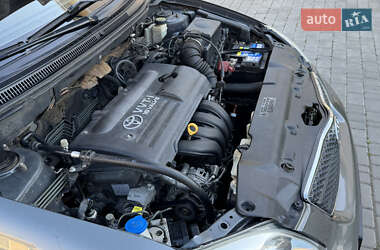 Хэтчбек Toyota Corolla 2003 в 