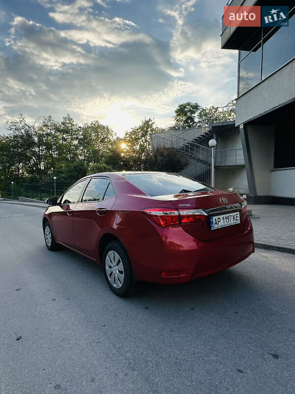 Седан Toyota Corolla 2013 в Запорожье