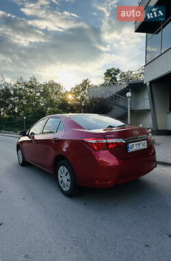 Седан Toyota Corolla 2013 в 