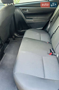 Седан Toyota Corolla 2013 в 