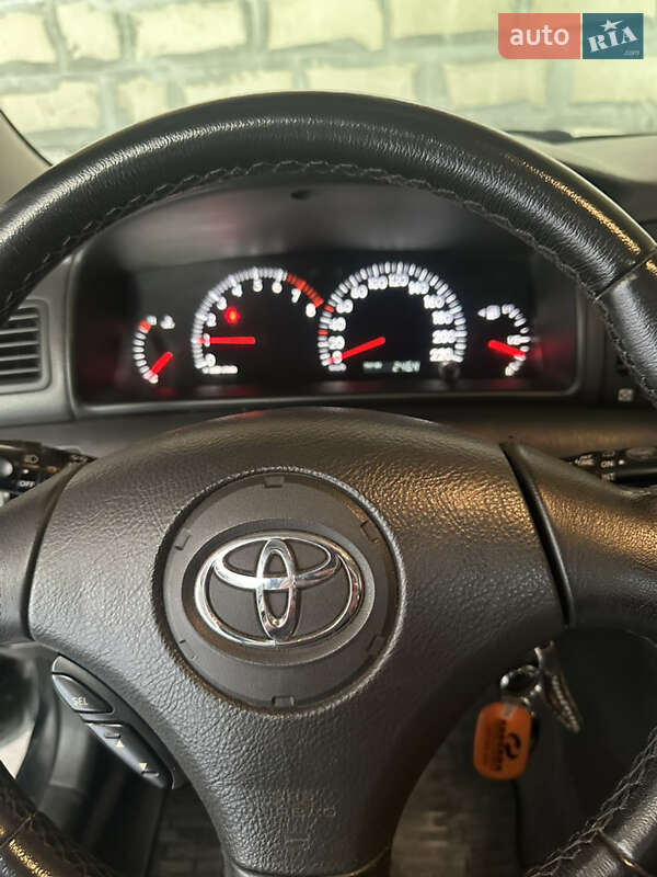 Седан Toyota Corolla 2004 в Дніпрі