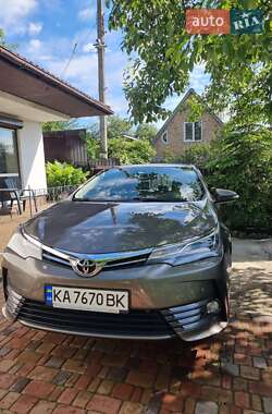 Седан Toyota Corolla 2018 в Киеве