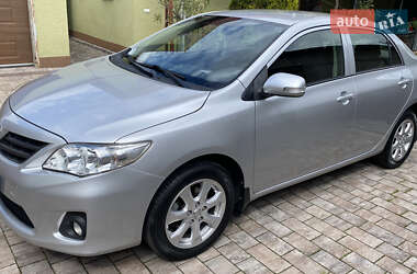 Седан Toyota Corolla 2011 в Ужгороде