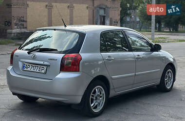 Хэтчбек Toyota Corolla 2003 в 