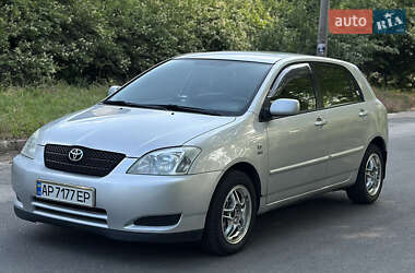Хэтчбек Toyota Corolla 2003 в 