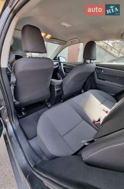 Седан Toyota Corolla 2015 в 