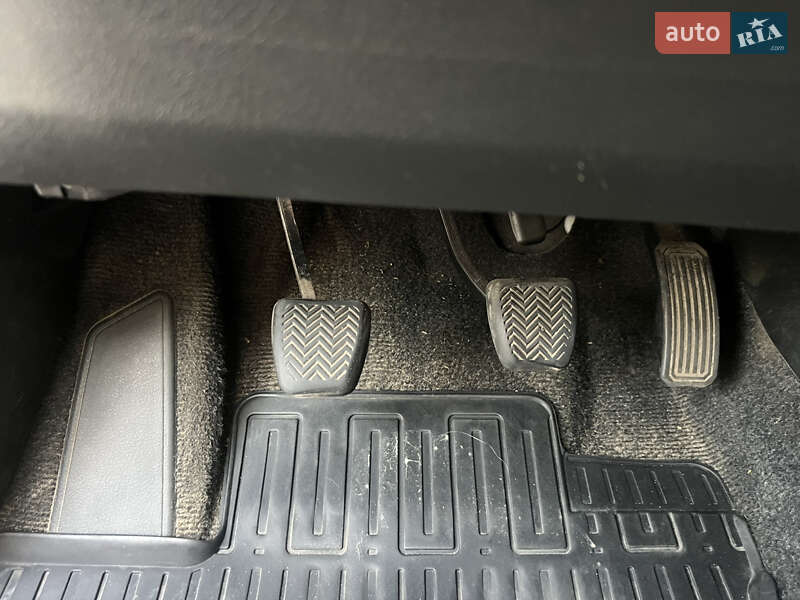 Седан Toyota Corolla 2011 в Каневі фото 14 Седан Toyota Corolla 2011 в Каневі