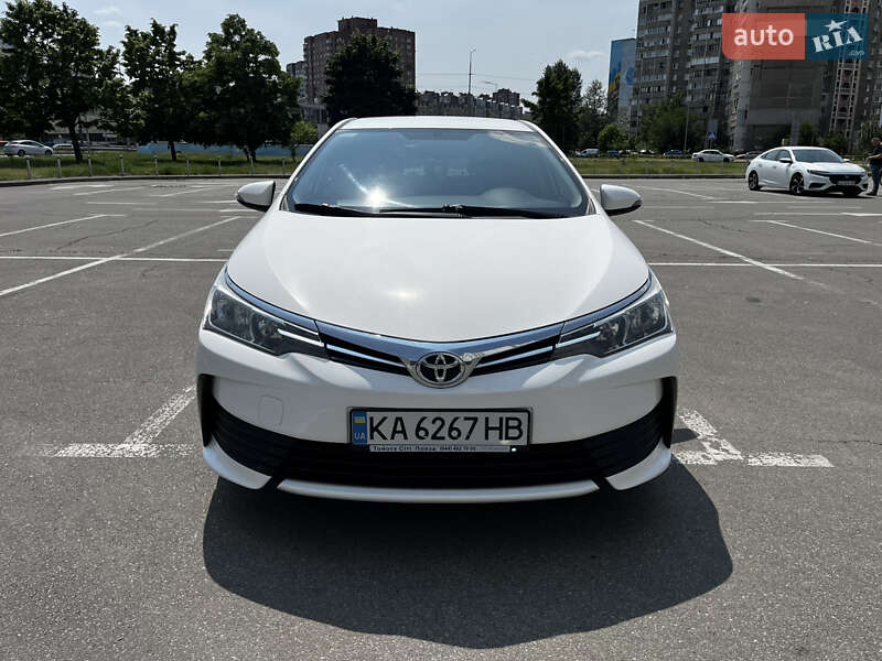 Седан Toyota Corolla 2018 в Києві