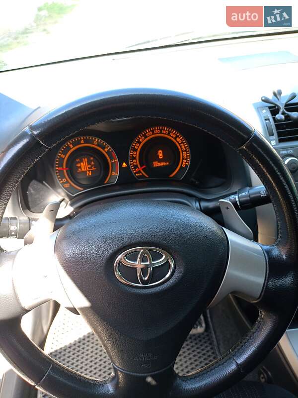 Седан Toyota Corolla 2007 в Чернигове