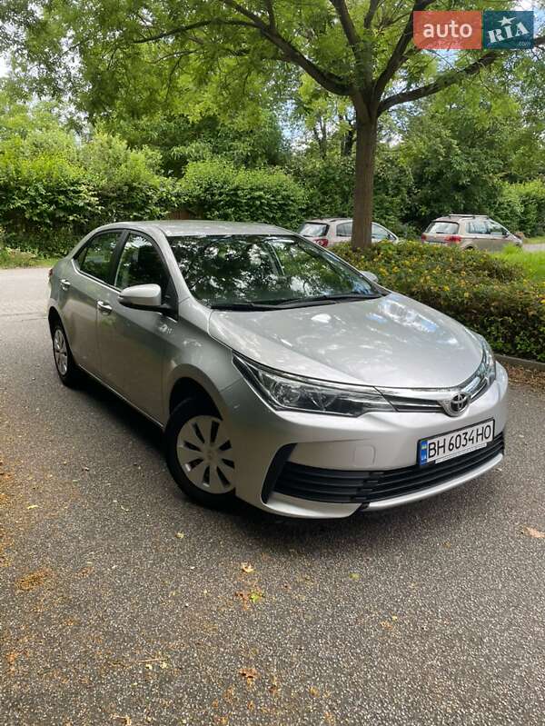 Седан Toyota Corolla 2017 в Умани