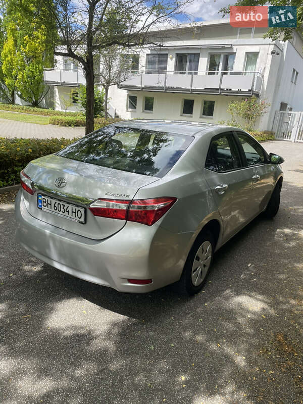 Седан Toyota Corolla 2017 в Умани