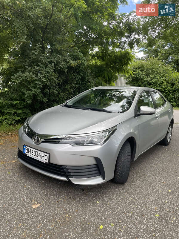 Седан Toyota Corolla 2017 в Умани
