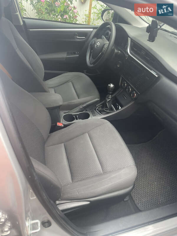 Седан Toyota Corolla 2017 в Умани