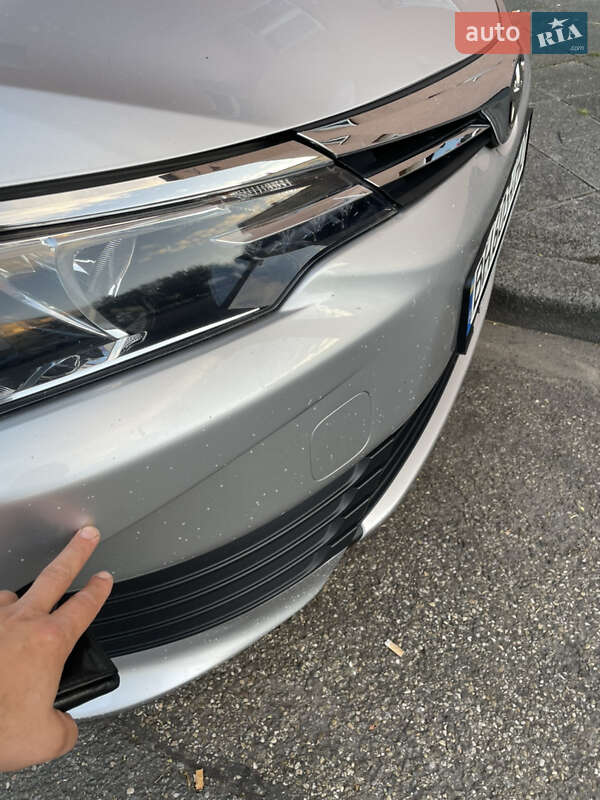 Седан Toyota Corolla 2017 в Умани