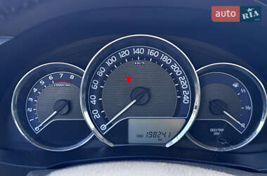 Седан Toyota Corolla 2013 в 