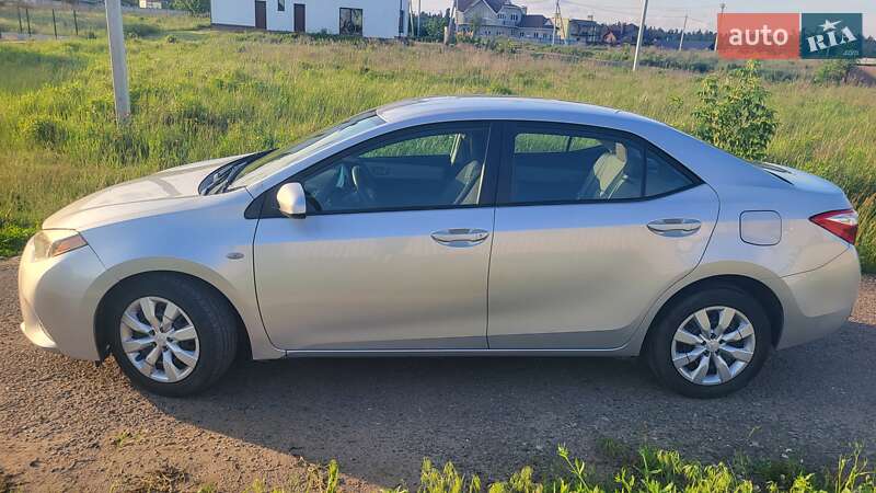 Седан Toyota Corolla 2016 в Черкасах