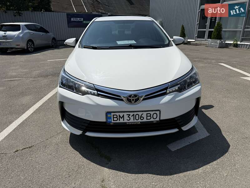 Седан Toyota Corolla 2017 в Киеве