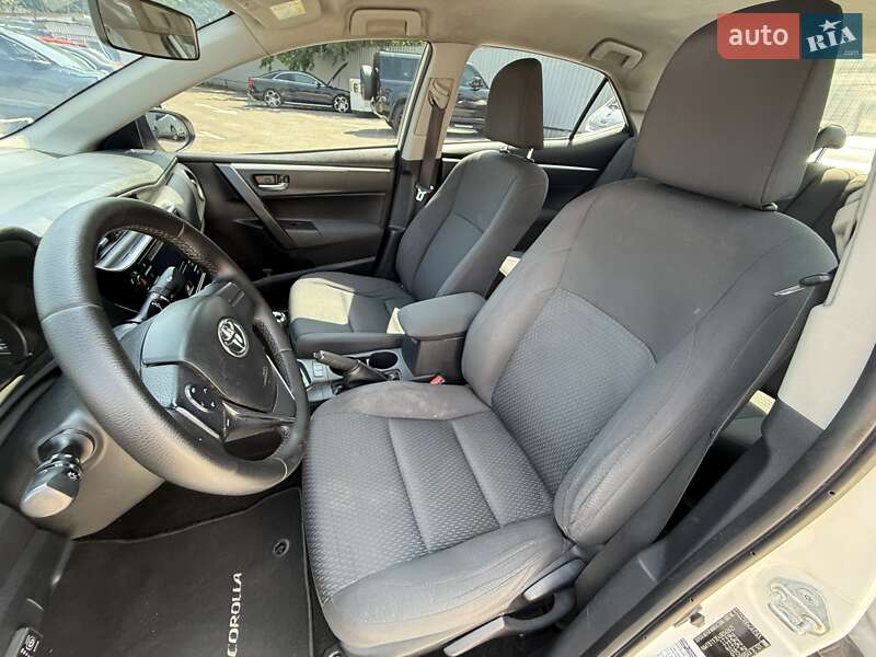Седан Toyota Corolla 2017 в Киеве