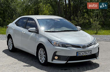 Седан Toyota Corolla 2018 в 