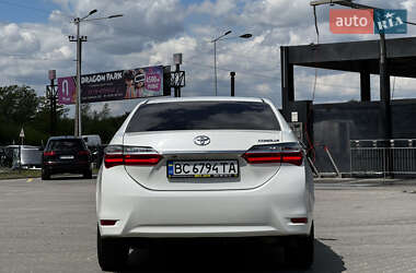Седан Toyota Corolla 2018 в 
